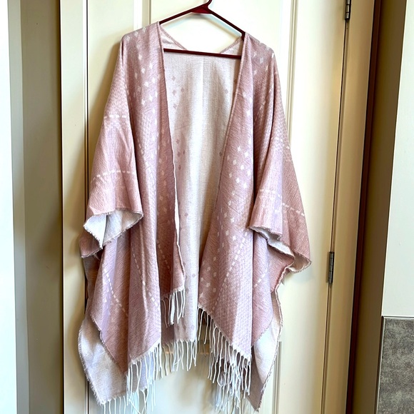 Gentle Fawn NWT shawl - Picture 1 of 4